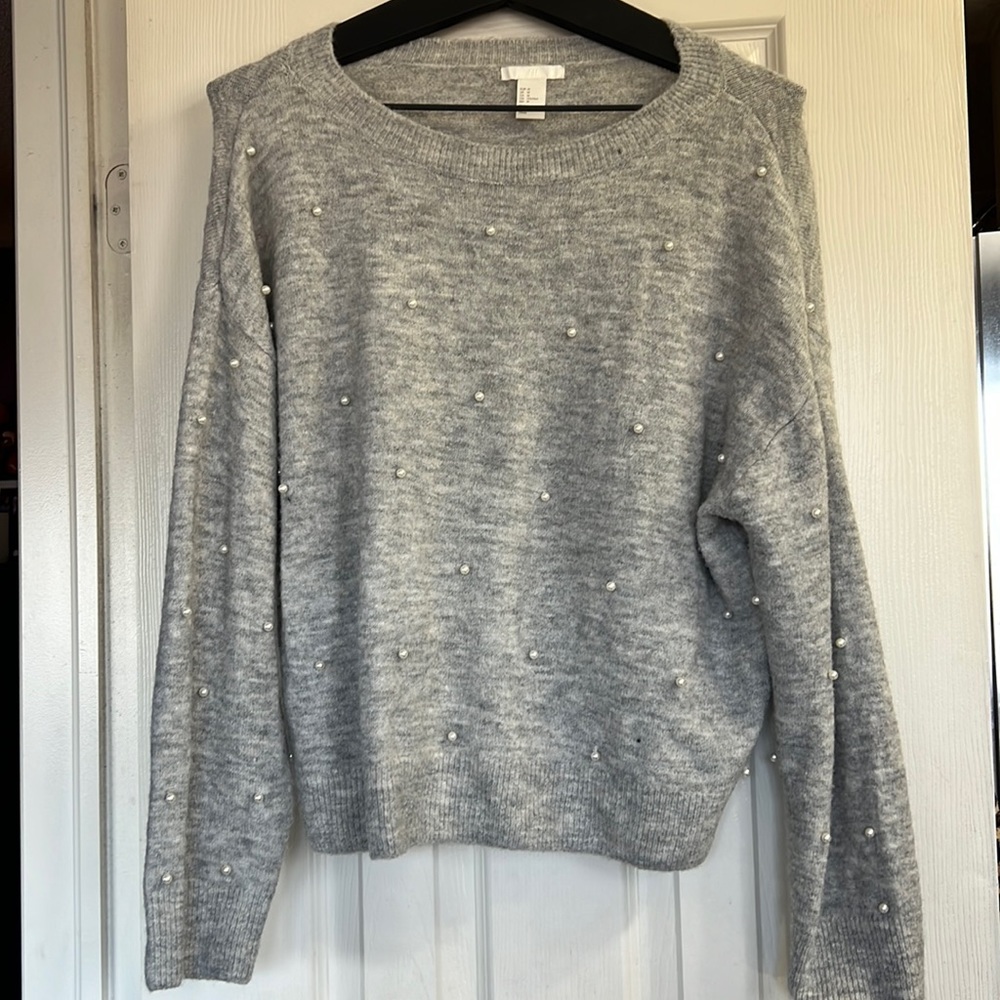 H&M grey sweater with pearls size ‘medium